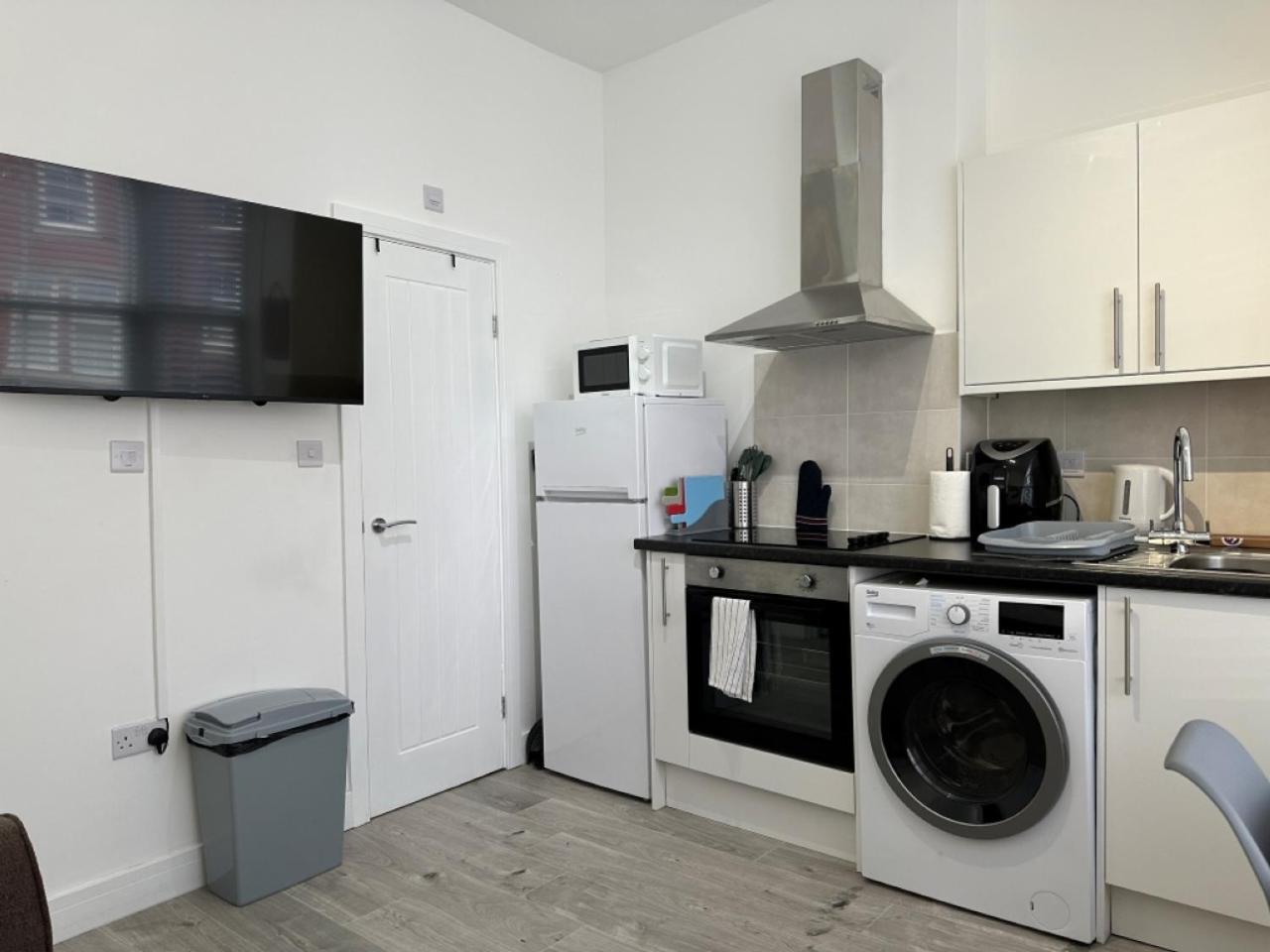 Studio Flat 2A Central 科尔温湾 外观 照片