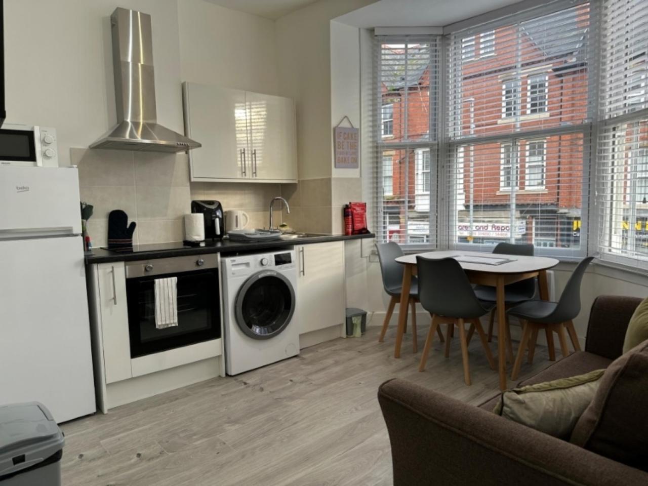 Studio Flat 2A Central 科尔温湾 外观 照片