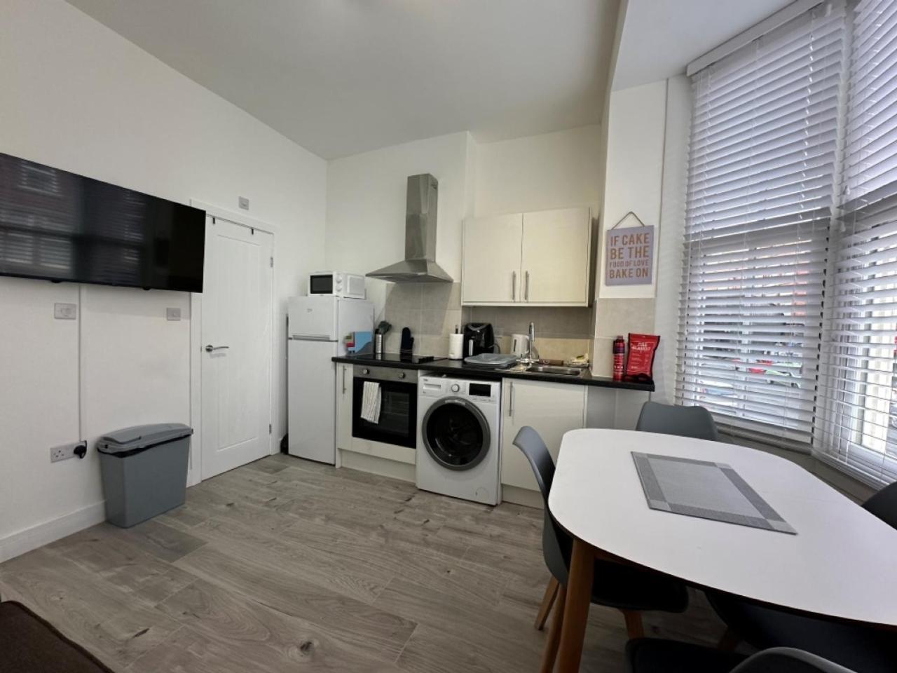 Studio Flat 2A Central 科尔温湾 外观 照片